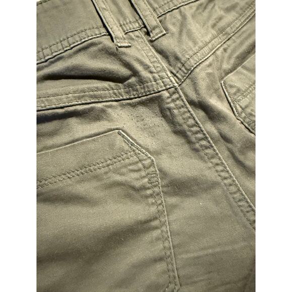 Forever 21 Army Green Shorts - Picture 4 of 4